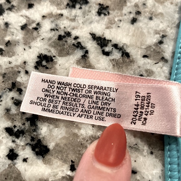 👙 New Victoria’s Secret Size Small Bikini Bottoms 👙 - Picture 4 of 9